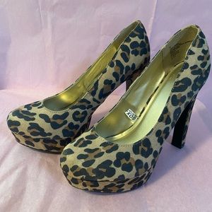 Mossimo leopard print heels